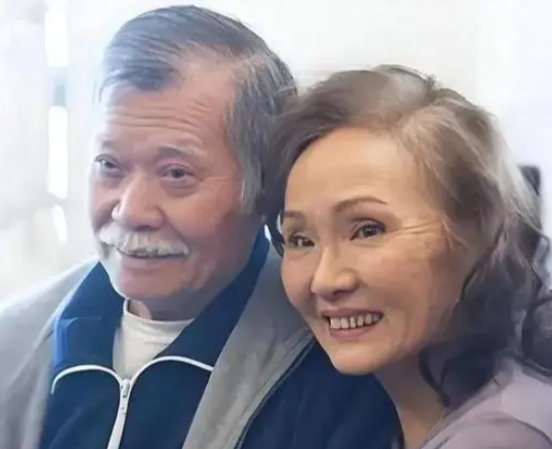 武汉世牛 TVB黄金配角雪妮癌逝，唐佳上月坠楼，夫妻接连离世比港剧还虐